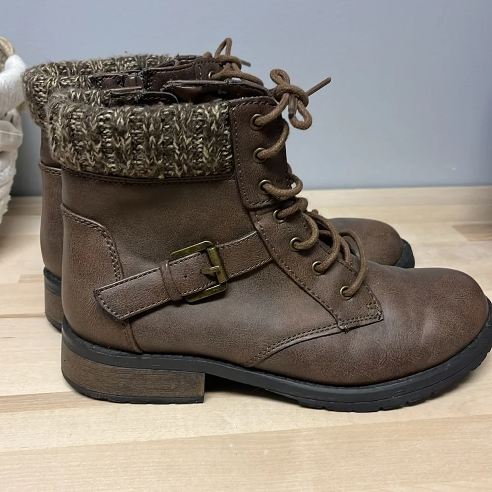 Excellent Condition!! Steve Madden Boots Girls Size 5 or Women’s Size 7